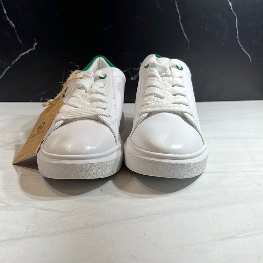 Latina Kid’s Sneaker White/Green sz 1.5
